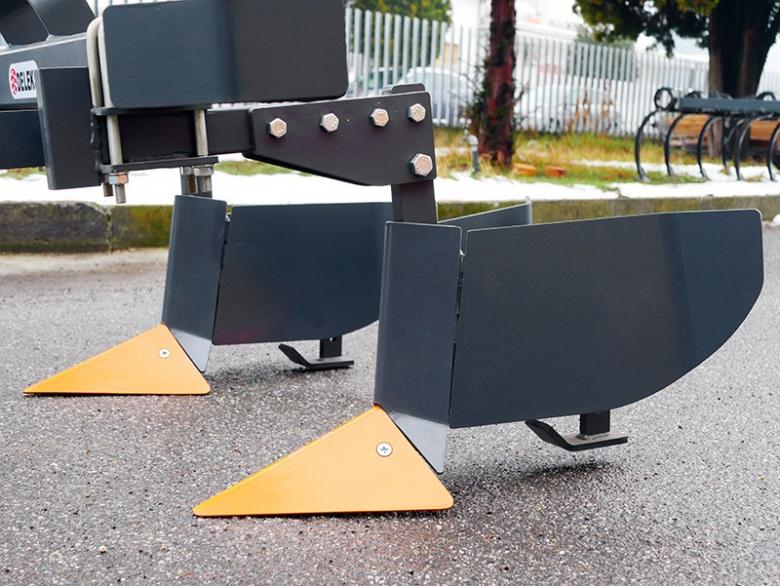 DELEKS&nbsp;DA 140&nbsp;sorközművelő 2 db töltögető kapával&nbsp;-&nbsp;Starex Pro Kft.