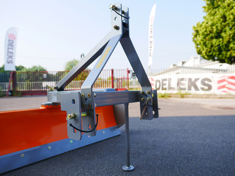 DELEKS&nbsp;DL 170&nbsp;földgyalu gréder hátsó függesztésű&nbsp;-&nbsp;Starex Pro Kft.