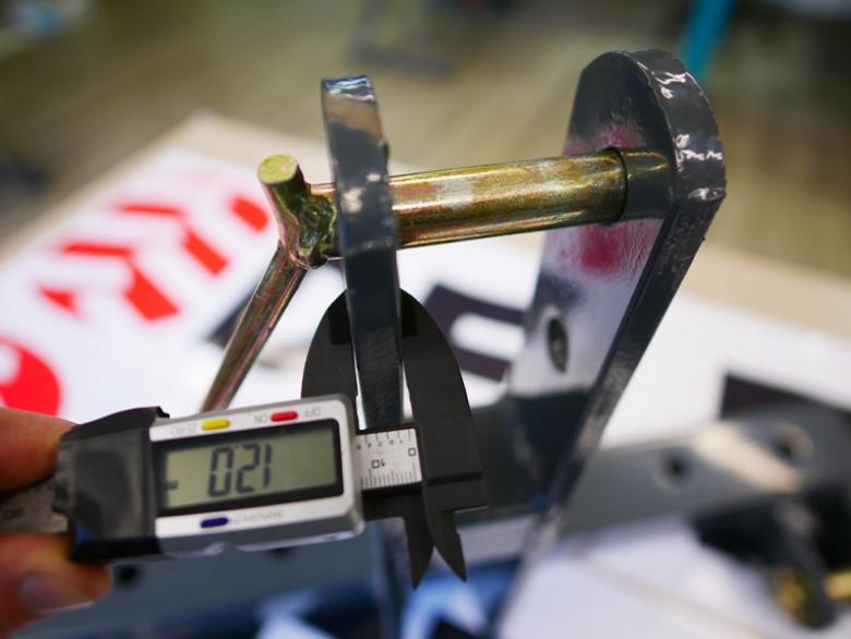 DELEKS&nbsp;DP&nbsp;3-pont csatlakozású vízszintes konzol 7-furattal&nbsp;-&nbsp;Starex Pro Kft.