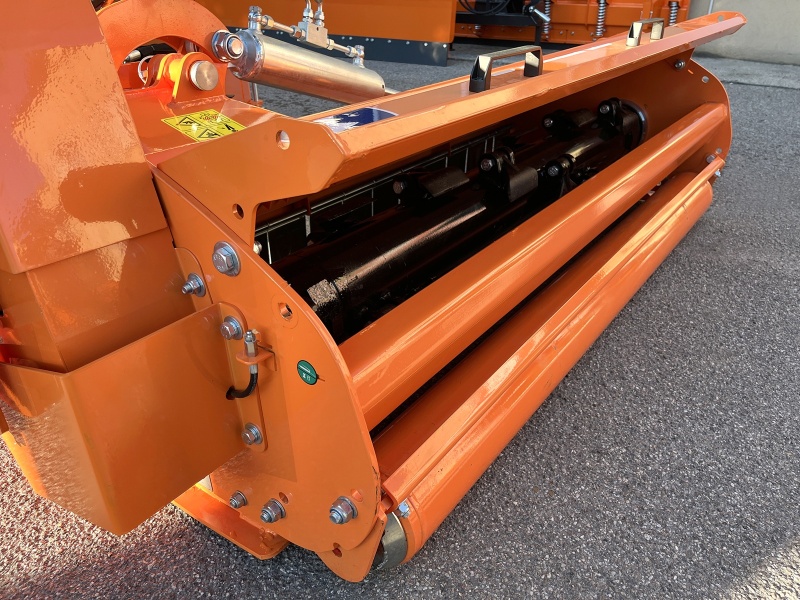 DELEKS&nbsp;DRAGON 200&nbsp;rézsű vágásra alkalmas szárzúzó&nbsp;-&nbsp;Starex Pro Kft.