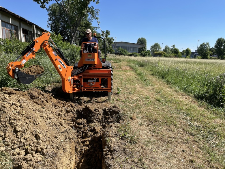 DELEKS&nbsp;DRS 2000T&nbsp;árokásó adapter hidraulikus oldalmozgatással&nbsp;-&nbsp;Starex Pro Kft.