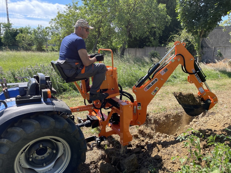 DELEKS&nbsp;DRS 2000T&nbsp;árokásó adapter hidraulikus oldalmozgatással&nbsp;-&nbsp;Starex Pro Kft.