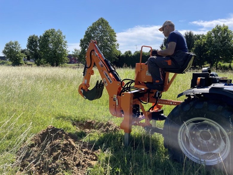 DELEKS&nbsp;DRS 2000T&nbsp;árokásó adapter hidraulikus oldalmozgatással&nbsp;-&nbsp;Starex Pro Kft.