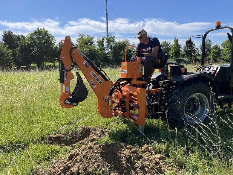 DELEKS&nbsp;DRS 2000T&nbsp;árokásó adapter hidraulikus oldalmozgatással&nbsp;-&nbsp;Starex Pro Kft.
