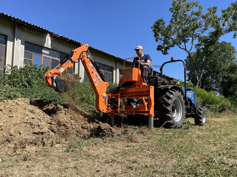DELEKS&nbsp;DRS 2000T&nbsp;árokásó adapter hidraulikus oldalmozgatással&nbsp;-&nbsp;Starex Pro Kft.
