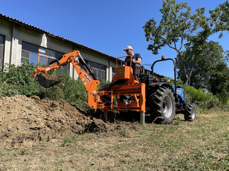 DELEKS&nbsp;DRS 2000T&nbsp;árokásó adapter hidraulikus oldalmozgatással&nbsp;-&nbsp;Starex Pro Kft.