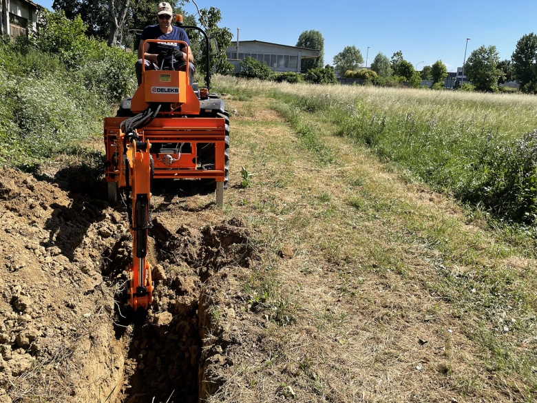 DELEKS&nbsp;DRS 2000T&nbsp;árokásó adapter hidraulikus oldalmozgatással&nbsp;-&nbsp;Starex Pro Kft.