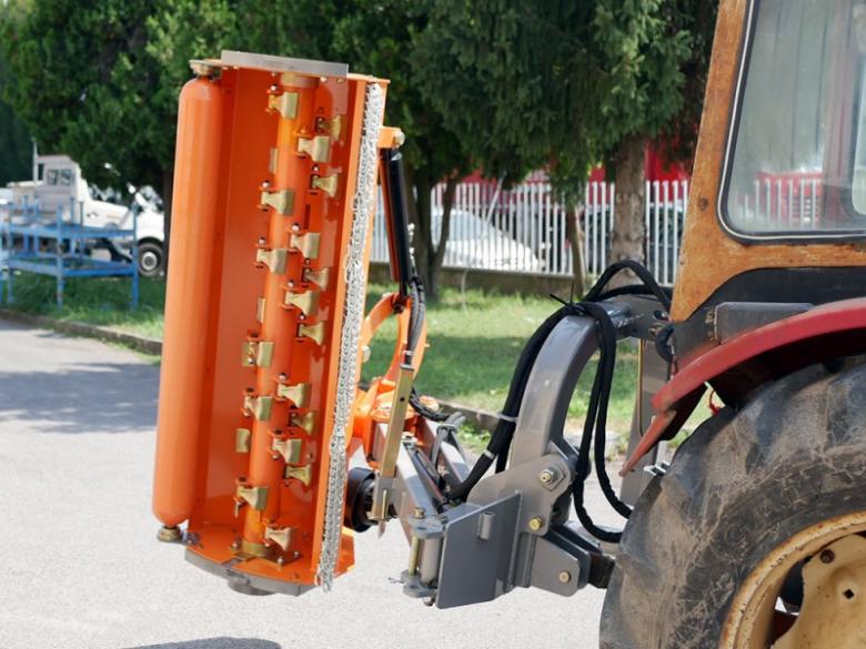 DELEKS&nbsp;LEO 180&nbsp;rézsű vágásra is alkalmas szárzúzó&nbsp;-&nbsp;Starex Pro Kft.