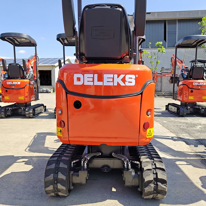 DELEKS&nbsp;M 90&nbsp;mini lánctalpas kotró markoló&nbsp;-&nbsp;Starex Pro Kft.