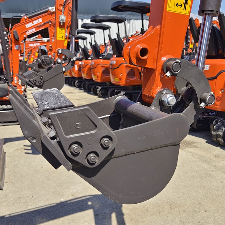 DELEKS&nbsp;M 90&nbsp;mini lánctalpas kotró markoló&nbsp;-&nbsp;Starex Pro Kft.