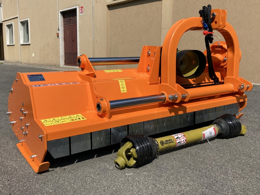 DELEKS&nbsp;TORO 200&nbsp;szárzúzó extra erősített nyitható fedéllel oldalmozgatással&nbsp;-&nbsp;Starex Pro Kft.