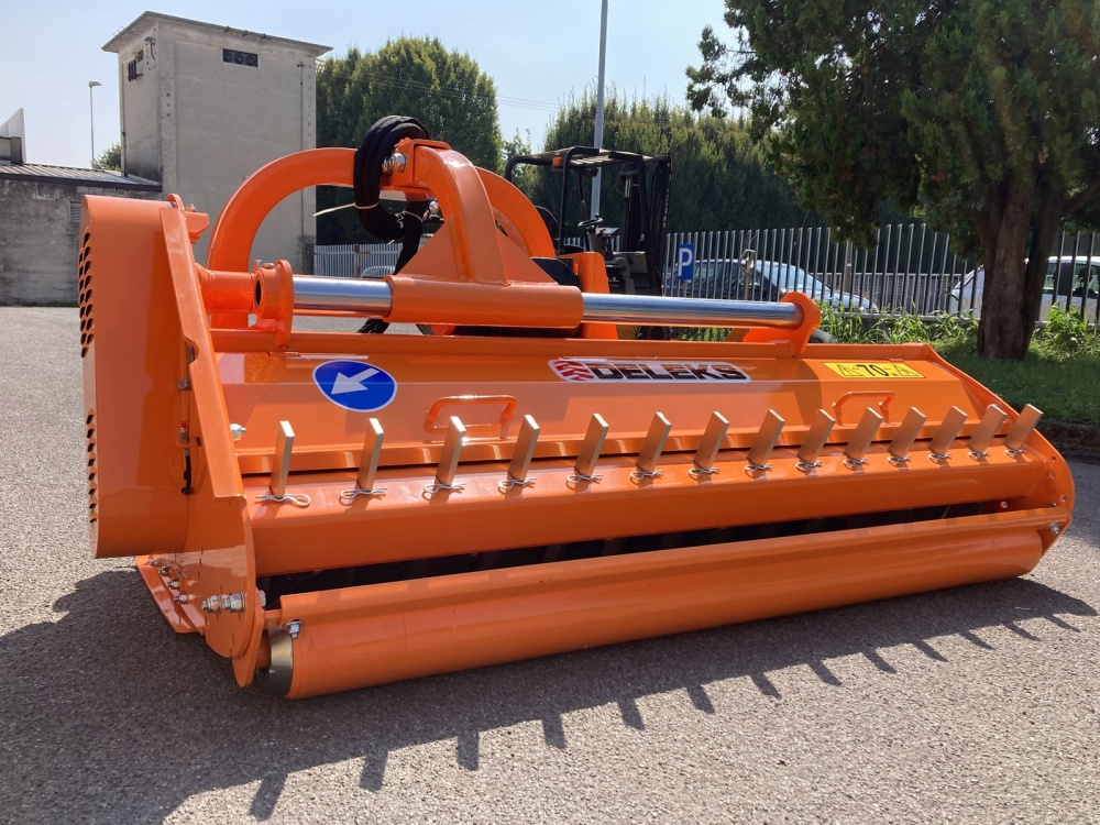 DELEKS&nbsp;TORO 240&nbsp;szárzúzó extra erősített nyitható fedéllel oldalmozgatással&nbsp;-&nbsp;Starex Pro Kft.