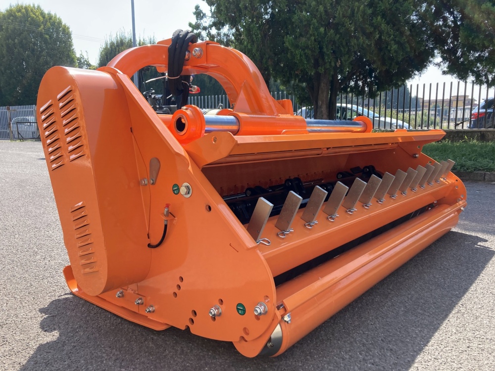 DELEKS&nbsp;TORO 240&nbsp;szárzúzó extra erősített nyitható fedéllel oldalmozgatással&nbsp;-&nbsp;Starex Pro Kft.