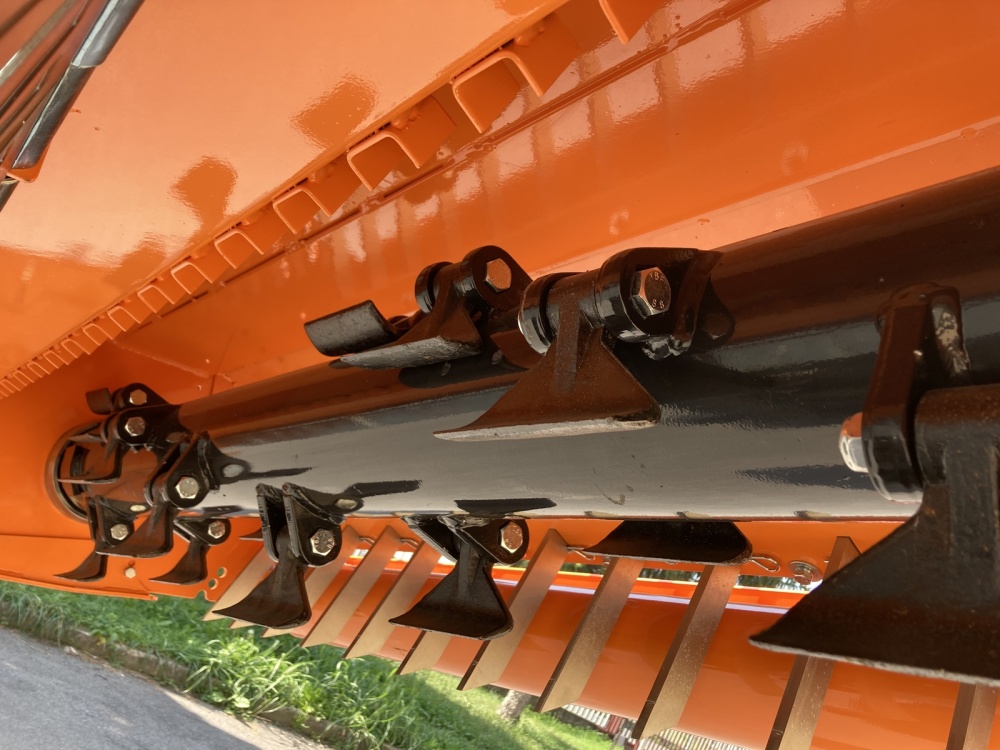 DELEKS&nbsp;TORO 240&nbsp;szárzúzó extra erősített nyitható fedéllel oldalmozgatással&nbsp;-&nbsp;Starex Pro Kft.