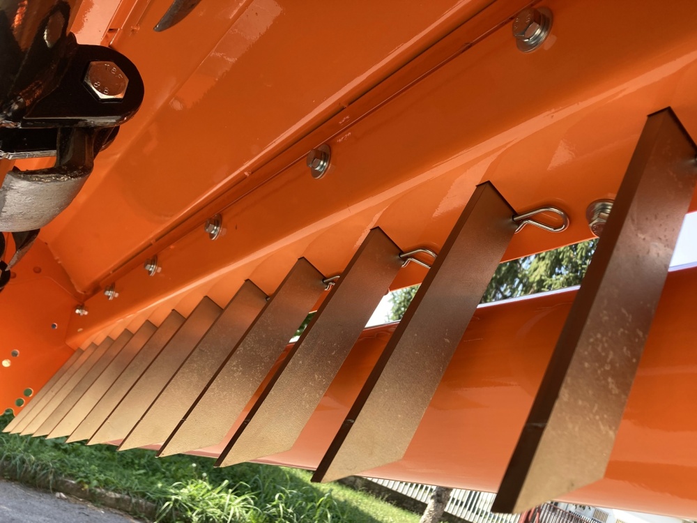 DELEKS&nbsp;TORO 240&nbsp;szárzúzó extra erősített nyitható fedéllel oldalmozgatással&nbsp;-&nbsp;Starex Pro Kft.