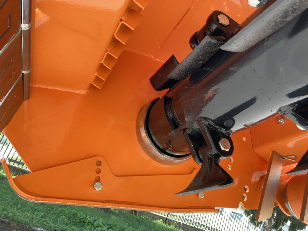 DELEKS&nbsp;TORO 240&nbsp;szárzúzó extra erősített nyitható fedéllel oldalmozgatással&nbsp;-&nbsp;Starex Pro Kft.