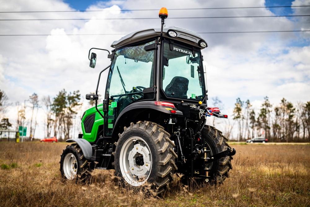 FOTRAK&nbsp;ME 254C&nbsp;univerzális traktor vezetőfülkével&nbsp;-&nbsp;Starex Pro Kft.