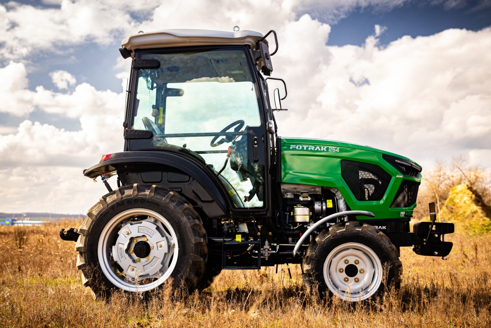 FOTRAK&nbsp;ME 254C&nbsp;univerzális traktor vezetőfülkével&nbsp;-&nbsp;Starex Pro Kft.
