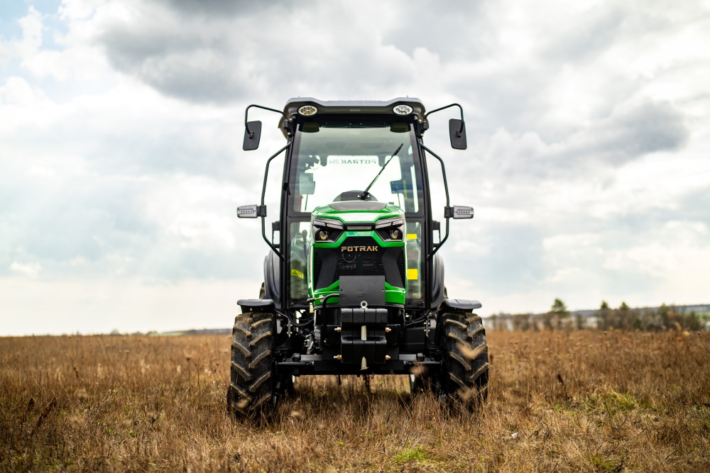 FOTRAK&nbsp;ME 254C&nbsp;univerzális traktor vezetőfülkével&nbsp;-&nbsp;Starex Pro Kft.