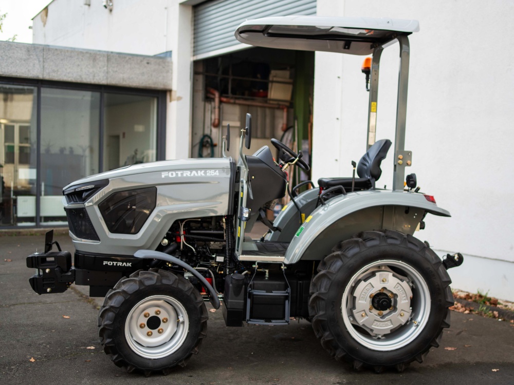 FOTRAK&nbsp;ME 254R&nbsp;univerzális traktor napfény tetővel&nbsp;-&nbsp;Starex Pro Kft.