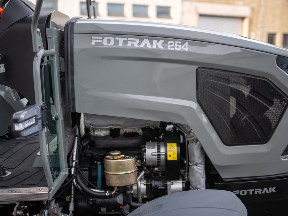 FOTRAK&nbsp;ME 254R&nbsp;univerzális traktor napfény tetővel&nbsp;-&nbsp;Starex Pro Kft.