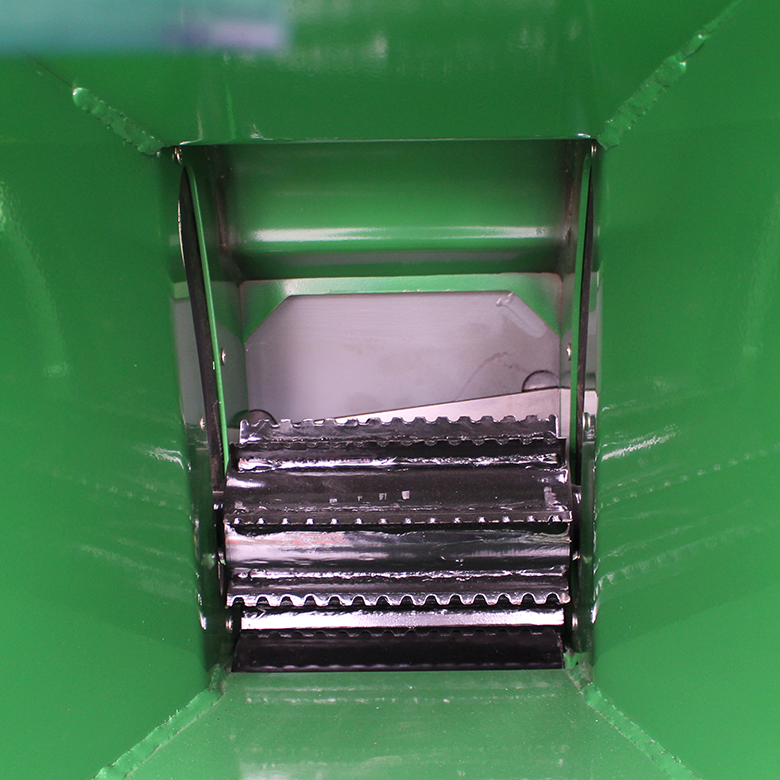 GEO&nbsp;ECO 17H&nbsp;kardán hajtású ágaprító hidraulikus adagolással 150 mm vágási átmérővel&nbsp;-&nbsp;Starex Pro Kft.