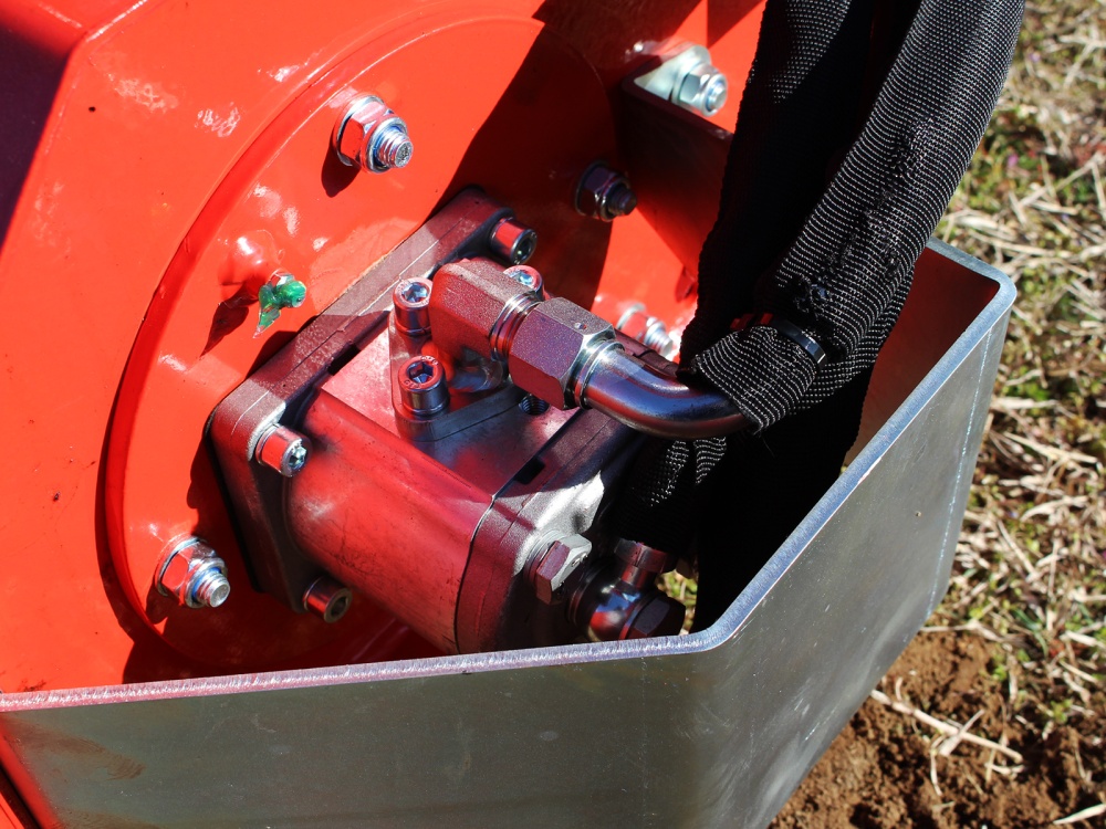 STAREX&nbsp;AM 80&nbsp;rézsűkasza&nbsp;-&nbsp;Starex Pro Kft.