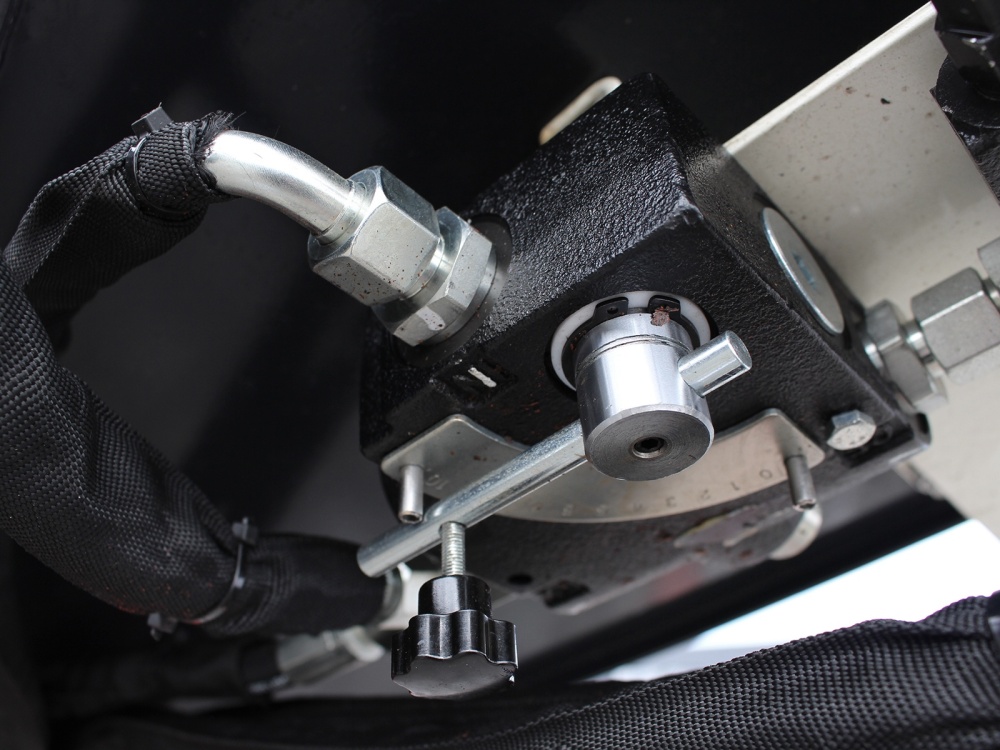 STAREX&nbsp;AXR 90&nbsp;kardán hajtású ágaprító hidraulikus adagolással 100 mm vágási átmérővel&nbsp;-&nbsp;Starex Pro Kft.