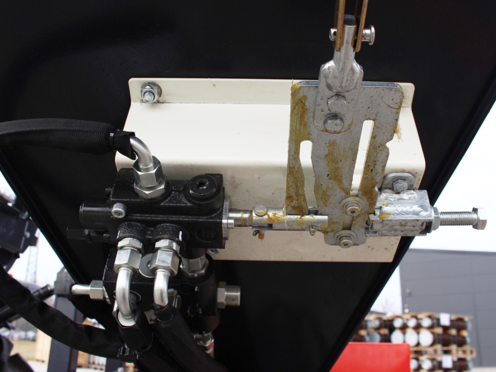 STAREX&nbsp;AXR 90&nbsp;kardán hajtású ágaprító hidraulikus adagolással 100 mm vágási átmérővel&nbsp;-&nbsp;Starex Pro Kft.