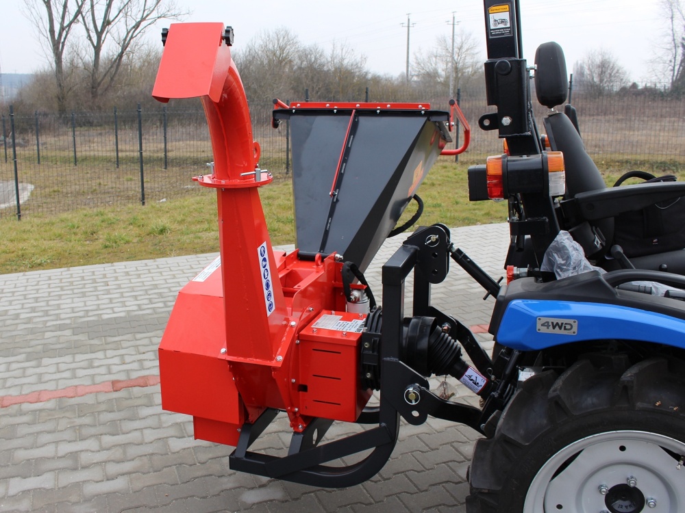 STAREX&nbsp;AXR 90&nbsp;kardán hajtású ágaprító hidraulikus adagolással 100 mm vágási átmérővel&nbsp;-&nbsp;Starex Pro Kft.