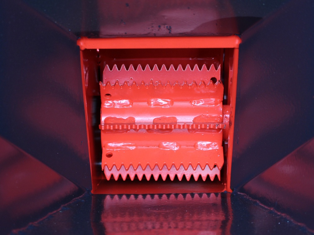 STAREX&nbsp;AXR 90&nbsp;kardán hajtású ágaprító hidraulikus adagolással 100 mm vágási átmérővel&nbsp;-&nbsp;Starex Pro Kft.